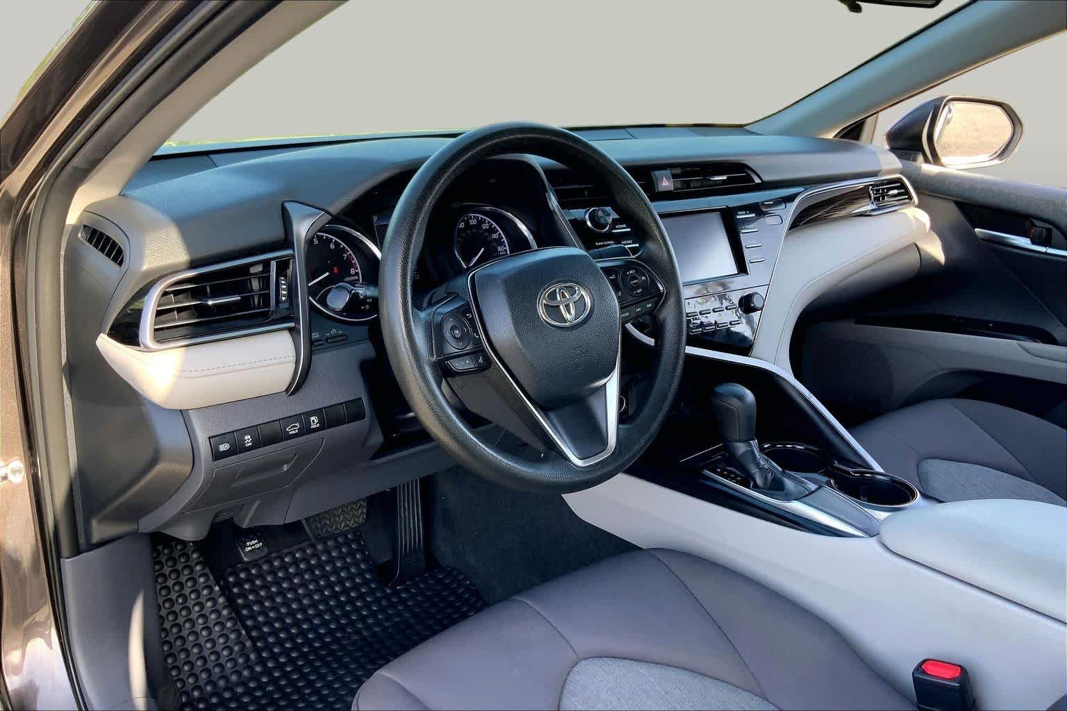 Used 2019 Brownstone Toyota LE image 17