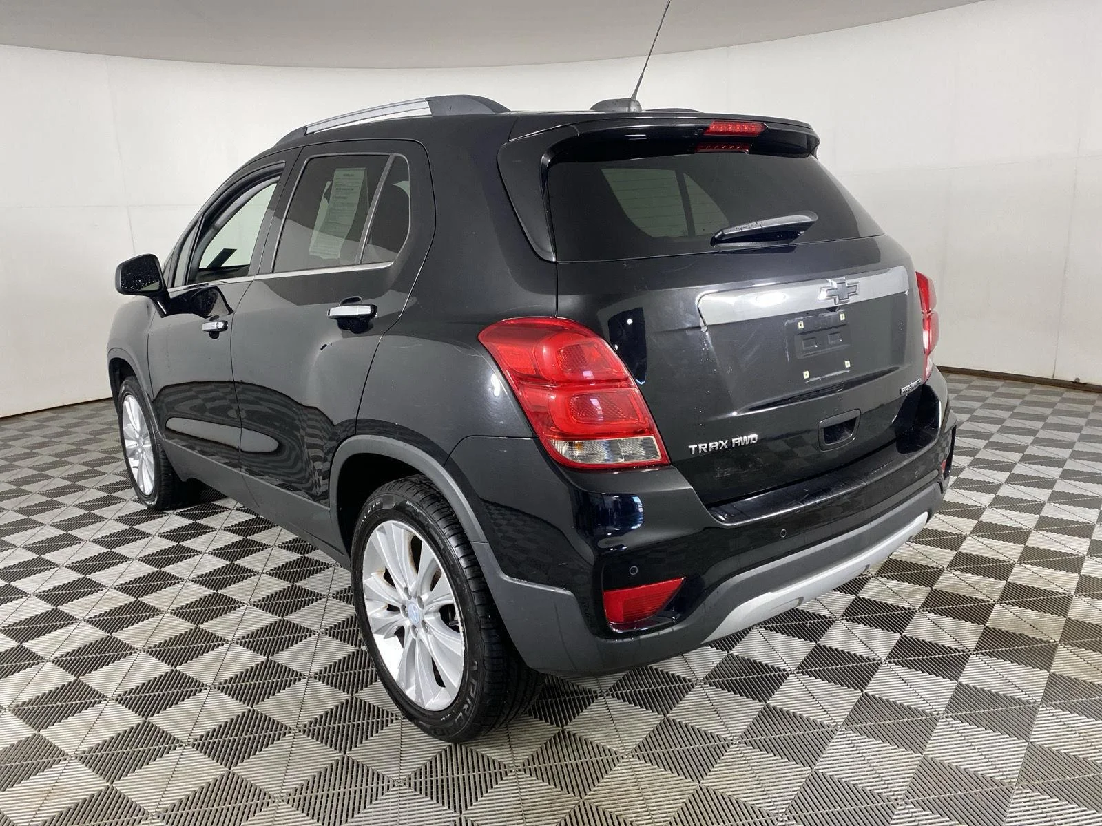 Used 2019 Mosaic Black Metallic Chevrolet Premier image 5