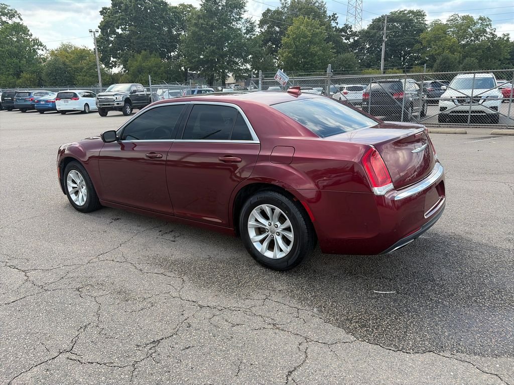 Used 2016 Velvet Chrysler Limited image 3