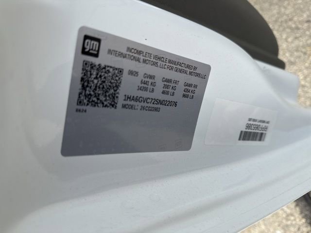 New 2025 Summit White Chevrolet 2WT image 22
