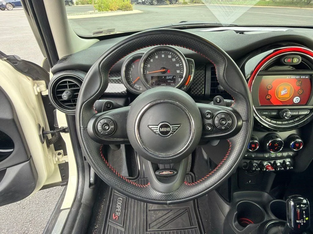 Used 2021 Pepper White MINI Cooper S image 13