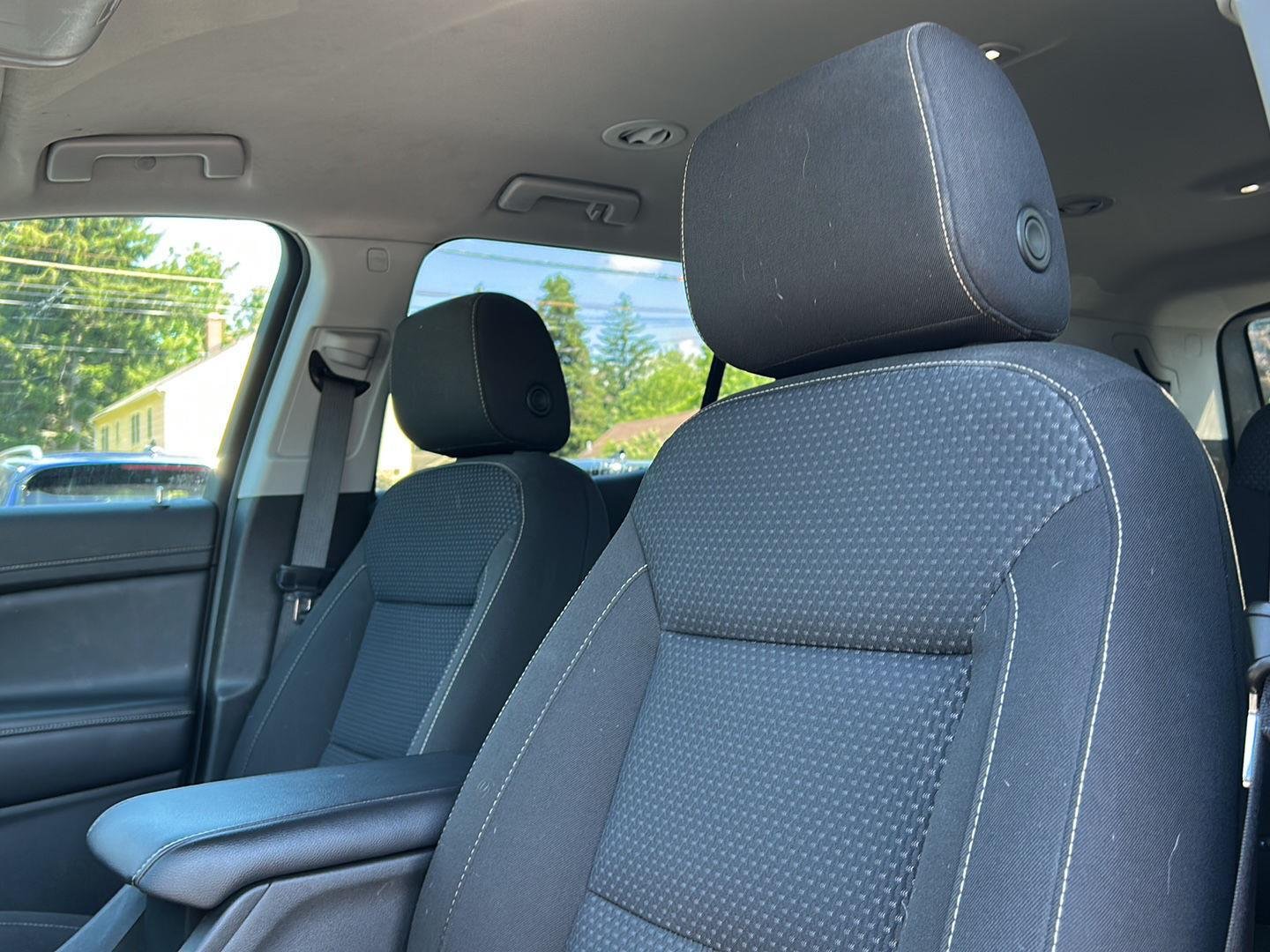Used 2023 Sterling Metallic GMC SLE image 10