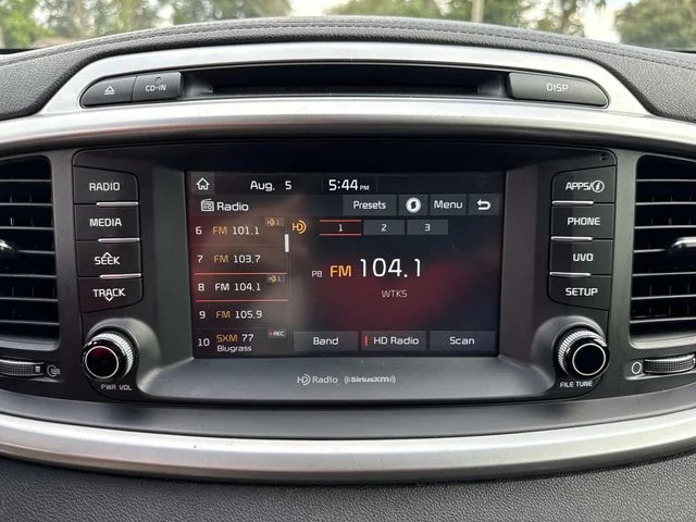 Used 2018 Purple Kia LX image 28