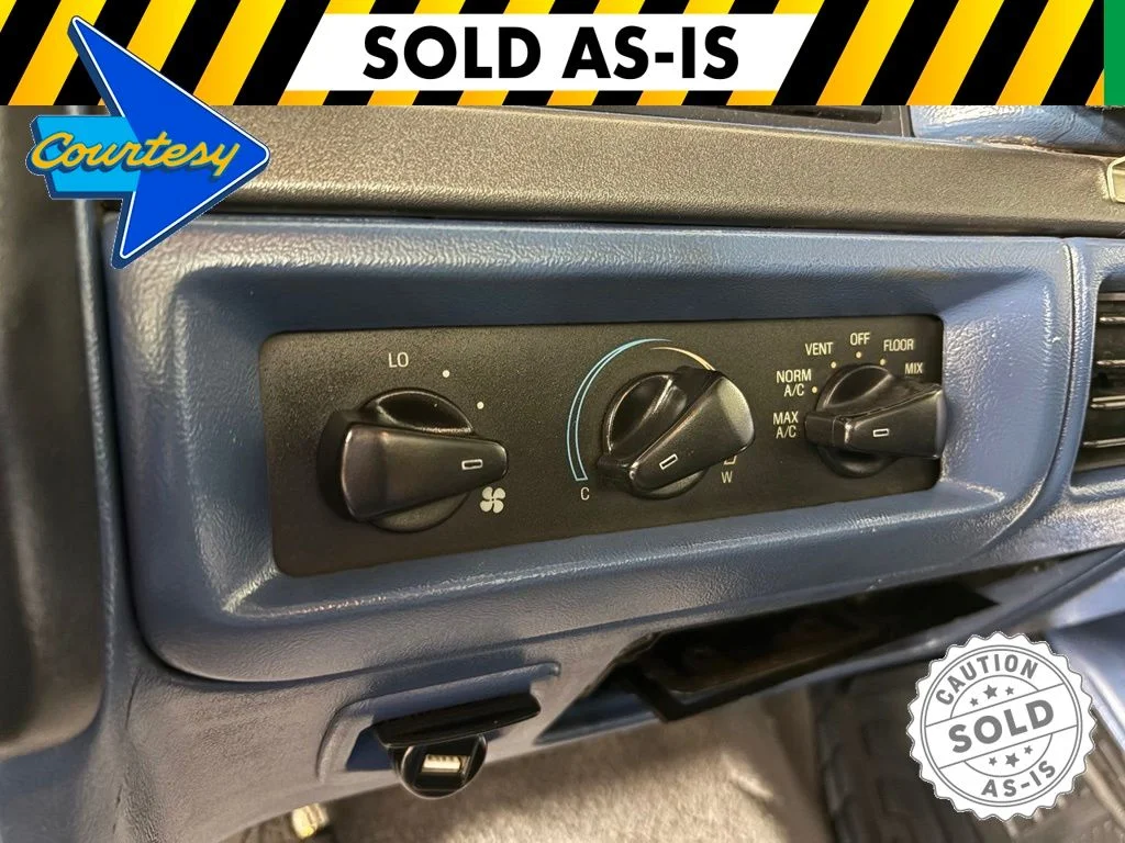 Used 1995  Ford XL image 20