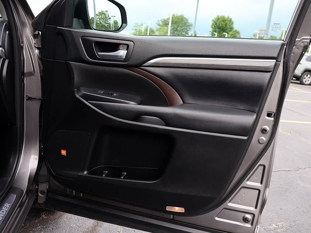 Used 2018 Predawn Gray Mica Toyota Limited image 33