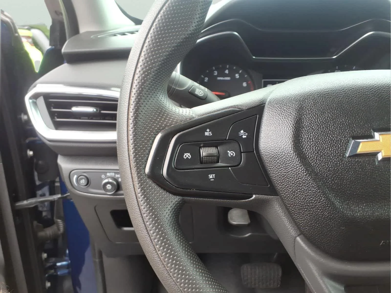 Used 2022 Blue Glow Metallic Chevrolet LT image 27