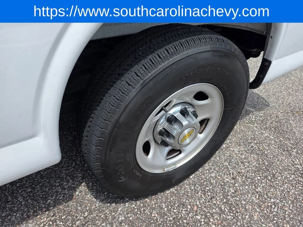 Used 2025 Summit White Chevrolet 1LT image 39