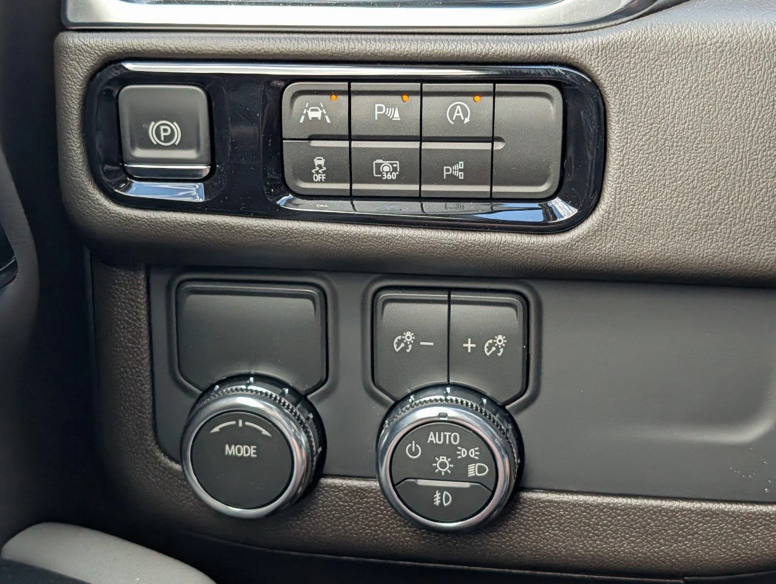New 2027 Sterling Metallic GMC Elevation image 29