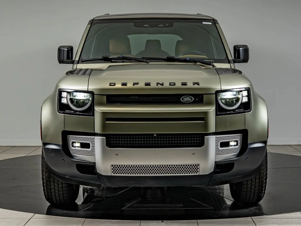 Used 2023 Pangea Green Metallic Land Rover S image 2