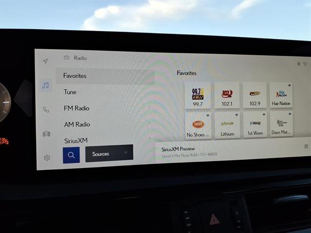 2025 Lexus ES Hybrid 300h - Photo 10