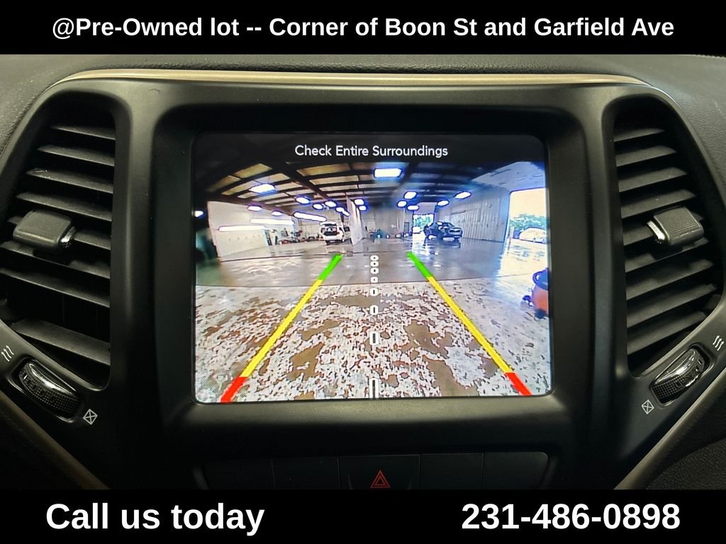 Used 2015 Red Jeep Latitude image 27