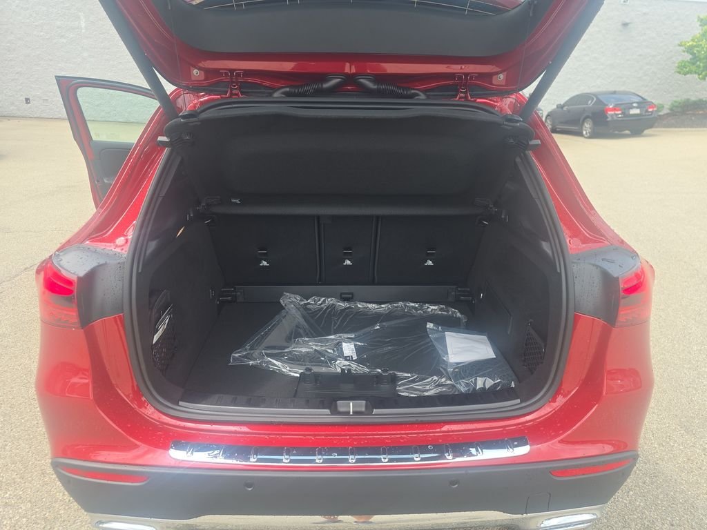 New 2026 MANUFAKTUR Patagonia Red Metallic Mercedes-Benz GLA 250 image 22