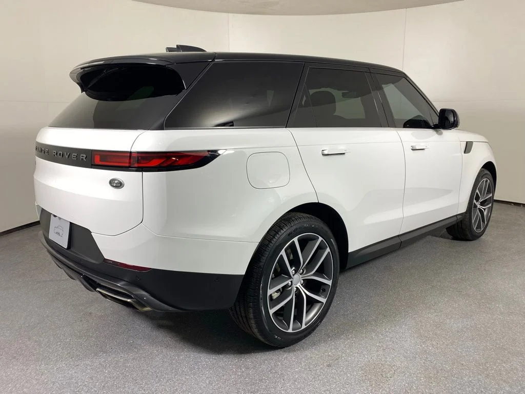Used 2023 Fuji White Land Rover SE image 5