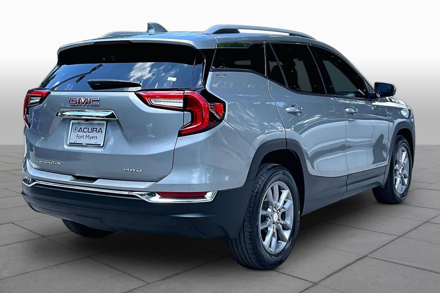 Used 2024 Sterling Metallic GMC SLT image 13