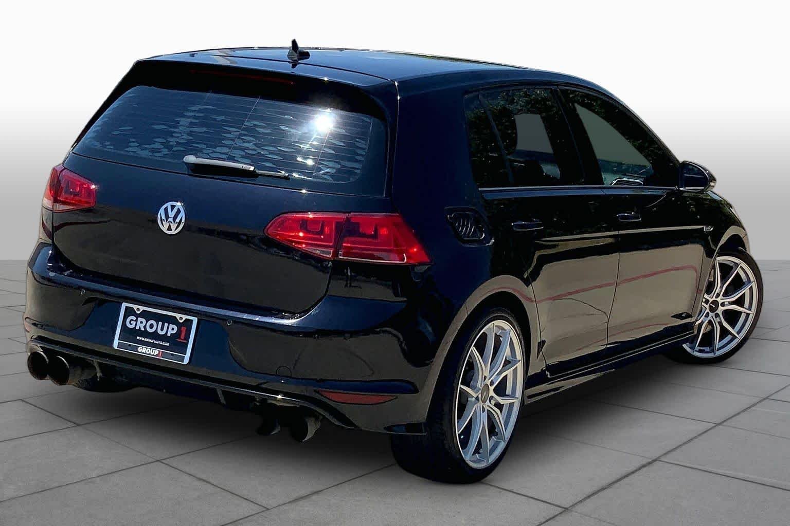 Used 2017 DEEP BLACK PEARL EFFECT Volkswagen  image 12