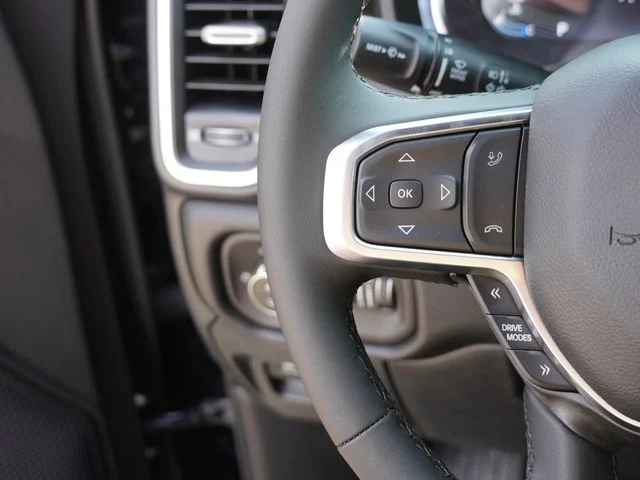 New 2026 Diamond Black Crystal Pearl-Coat Exterior Paint RAM Big Horn/Lone Star image 28