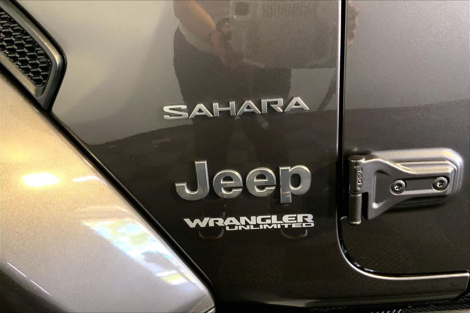 Used 2022 Granite Crystal Metallic Clearcoat Jeep Unlimited Sahara image 33