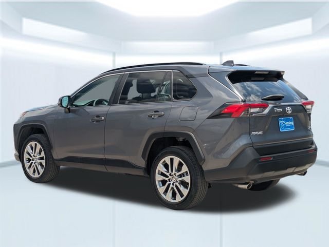 Used 2023 Gray Toyota XLE Premium image 3
