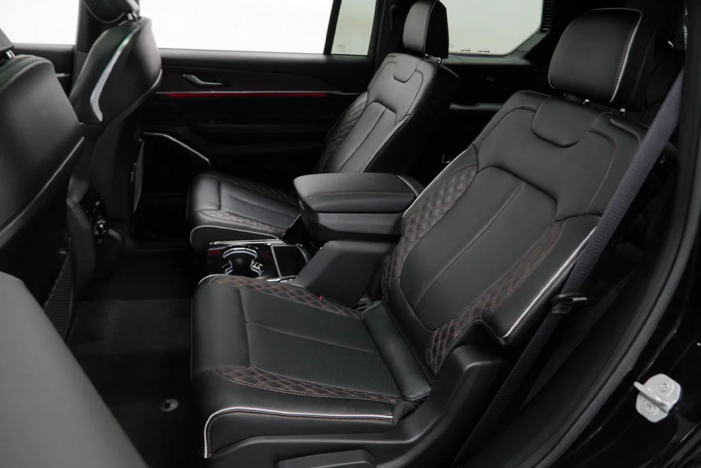 Used 2025 Black Jeep Summit image 21