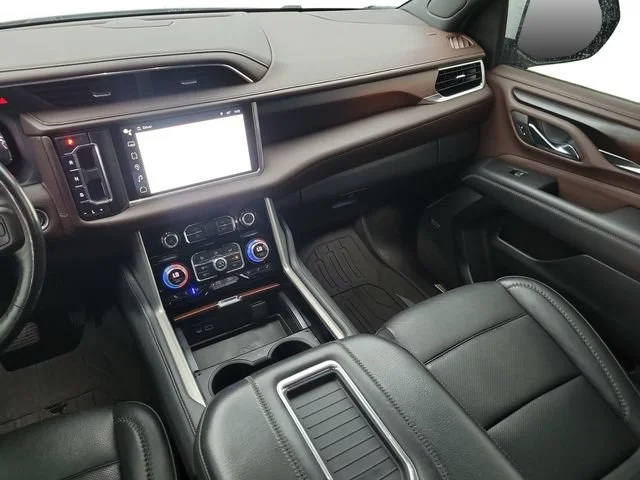 Used 2022 White Frost Tricoat GMC Denali image 32