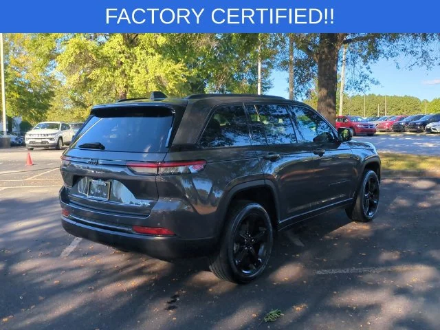 Used 2024 Gray Jeep Altitude X image 5