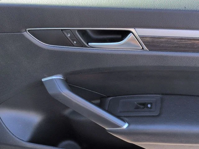 Used 2018 Gray Volkswagen 2.0T SE image 35