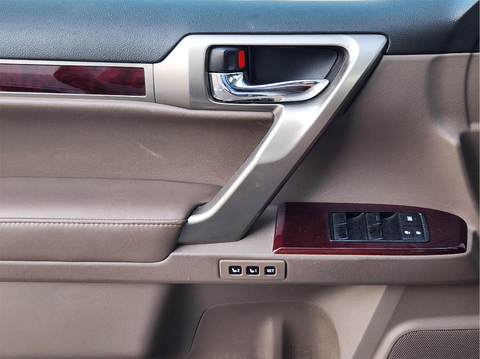 Used 2016 Starfire Pearl Lexus  image 22