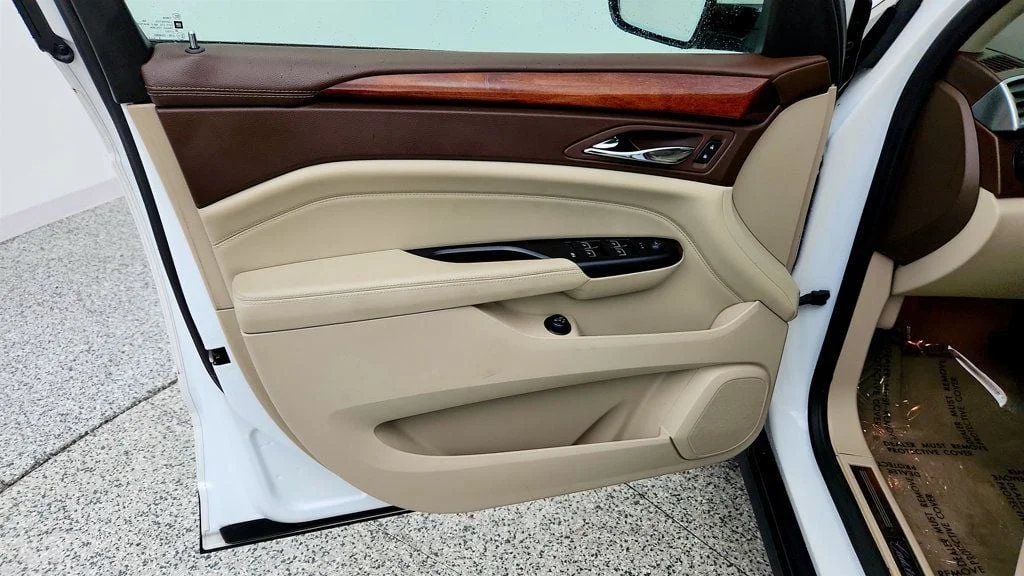 Used 2016 Platinum Ice Tricoat Cadillac FWD 4dr Luxury Collection w/ Nav & Driver Awareness Pkg image 11