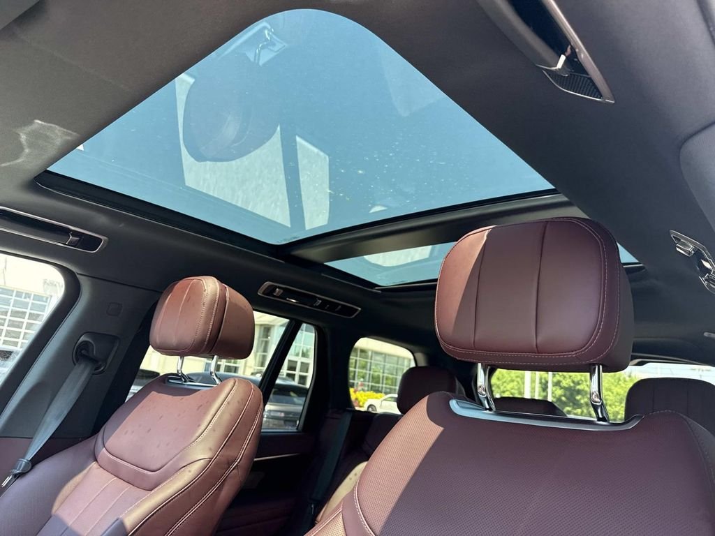 New 2026 Ethereal Frost Satin Land Rover SE image 23