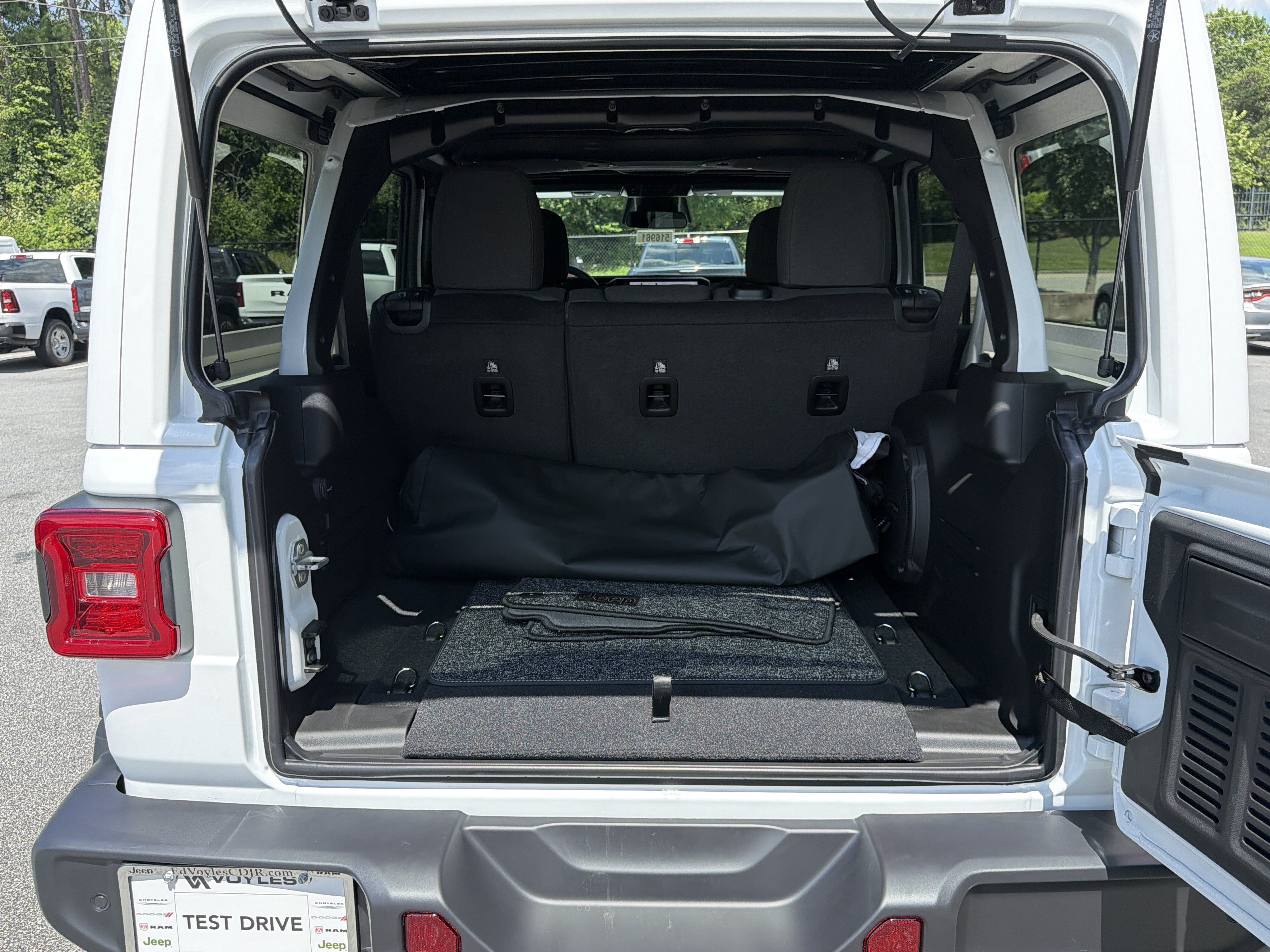 New 2026 Bright White Clear-Coat Exterior Paint Jeep 85th Anniversary Edition image 22