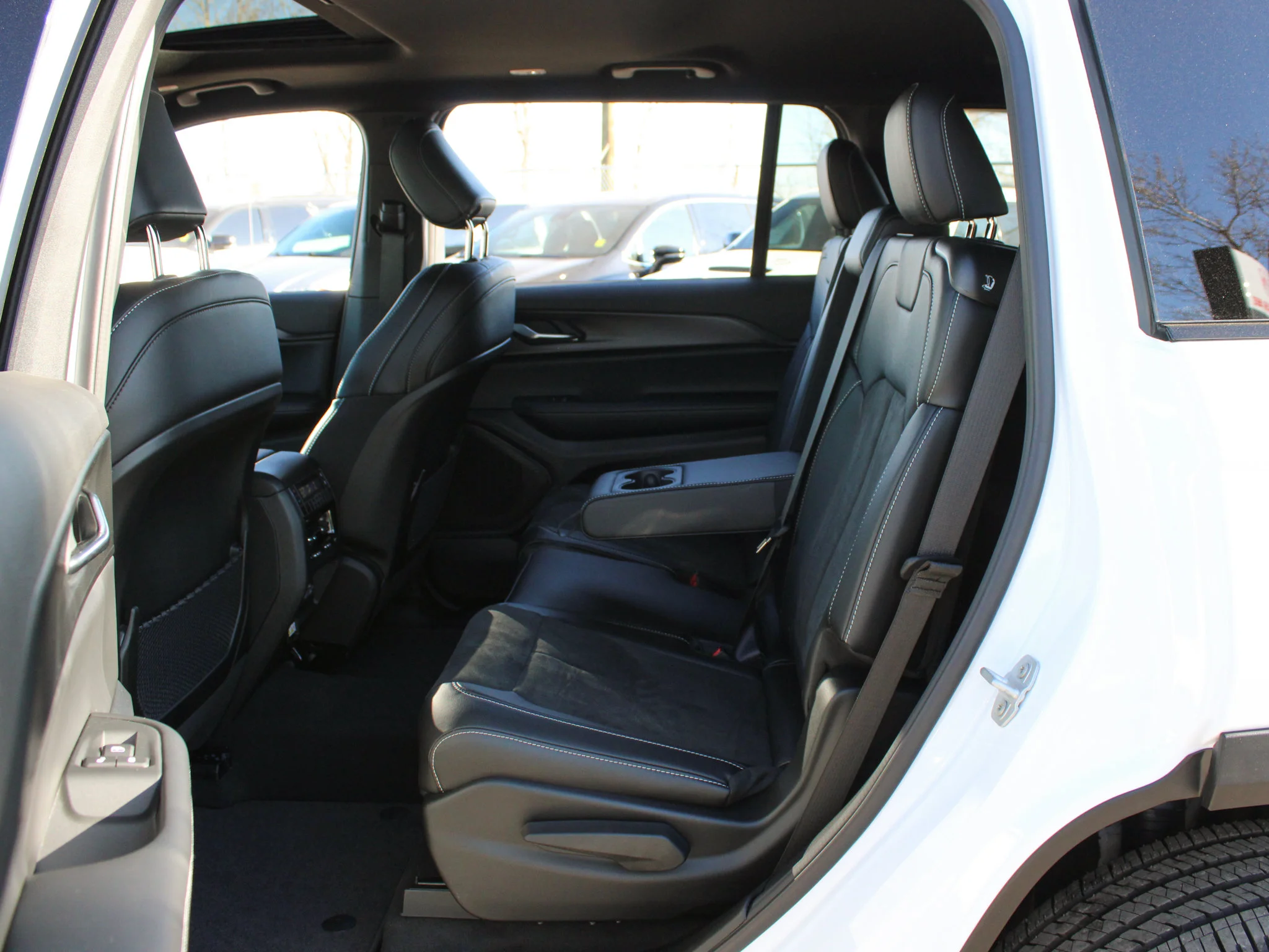 Certified Used 2025 White Jeep Altitude * V6 | Heated Leather Seats | Sunroof | Adaptive Cruise | Remote Start | Backup Camera image 16