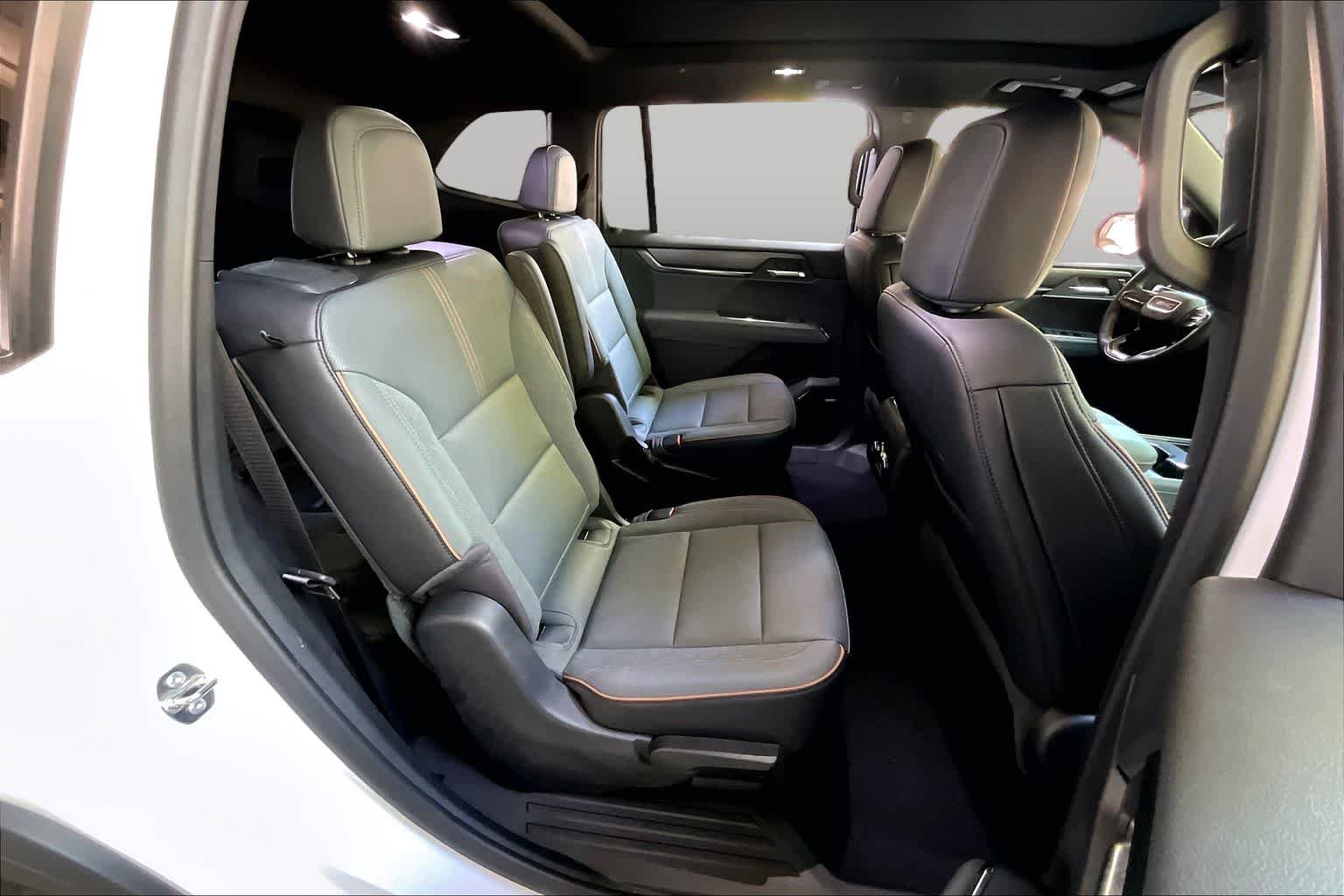 Used 2025 Summit White GMC AWD AT4 image 20