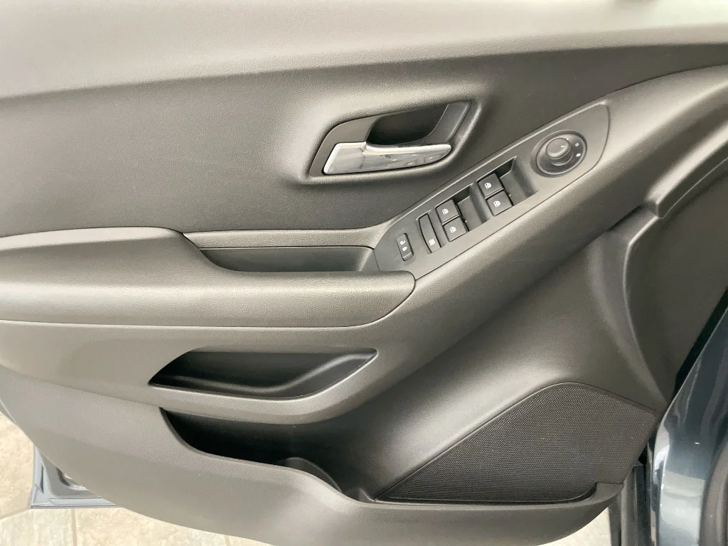 Used 2022 GRAY Chevrolet LT image 21