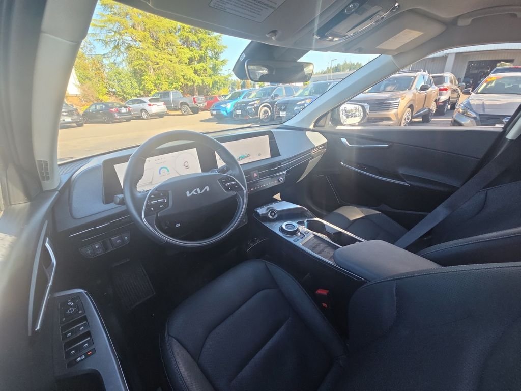 Used 2024 Gray Kia Wind image 18