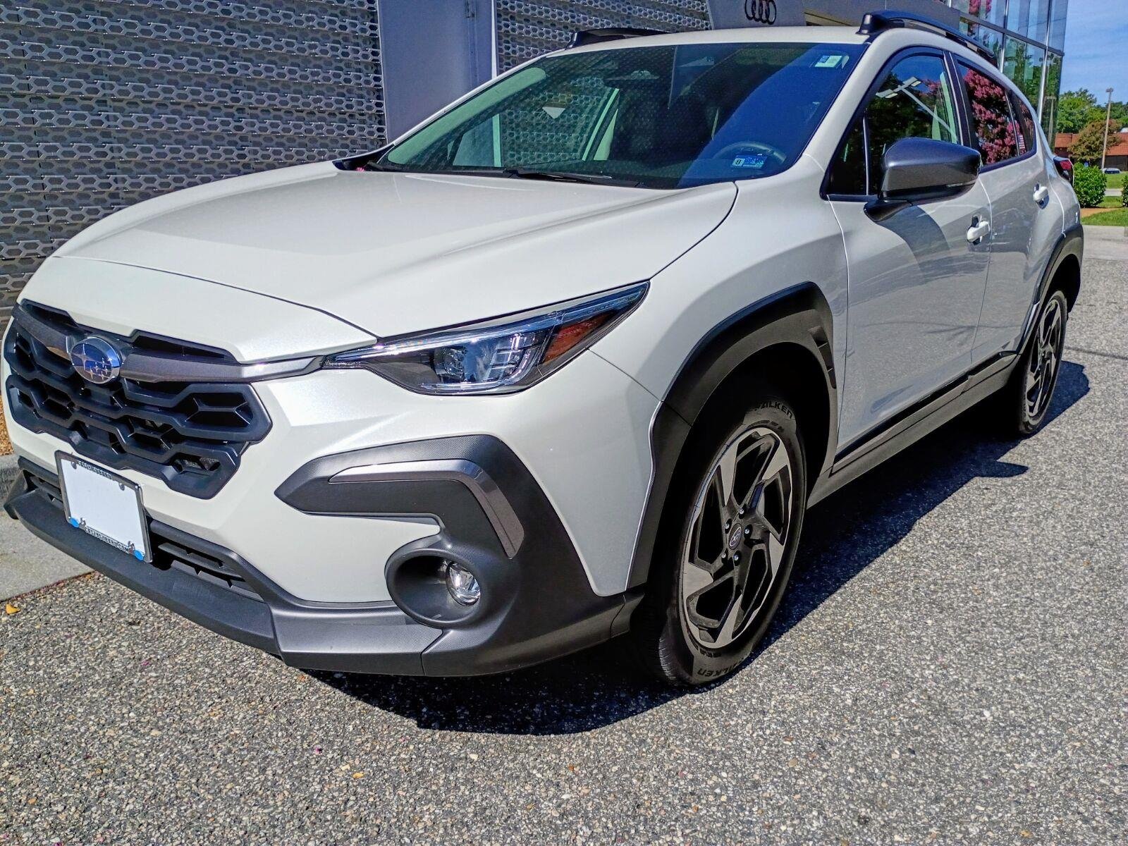 Used 2025 Crystal White Pearl Subaru Limited image 2