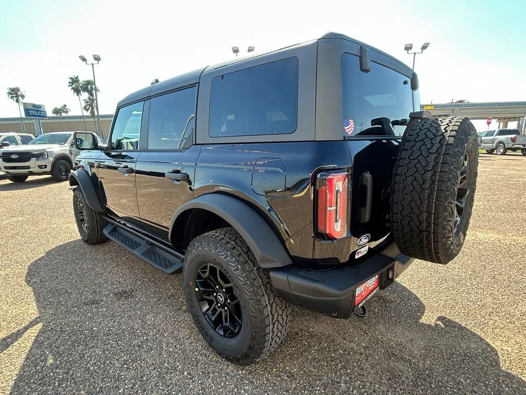 New 2026 Shadow Black Ford Badlands® image 5