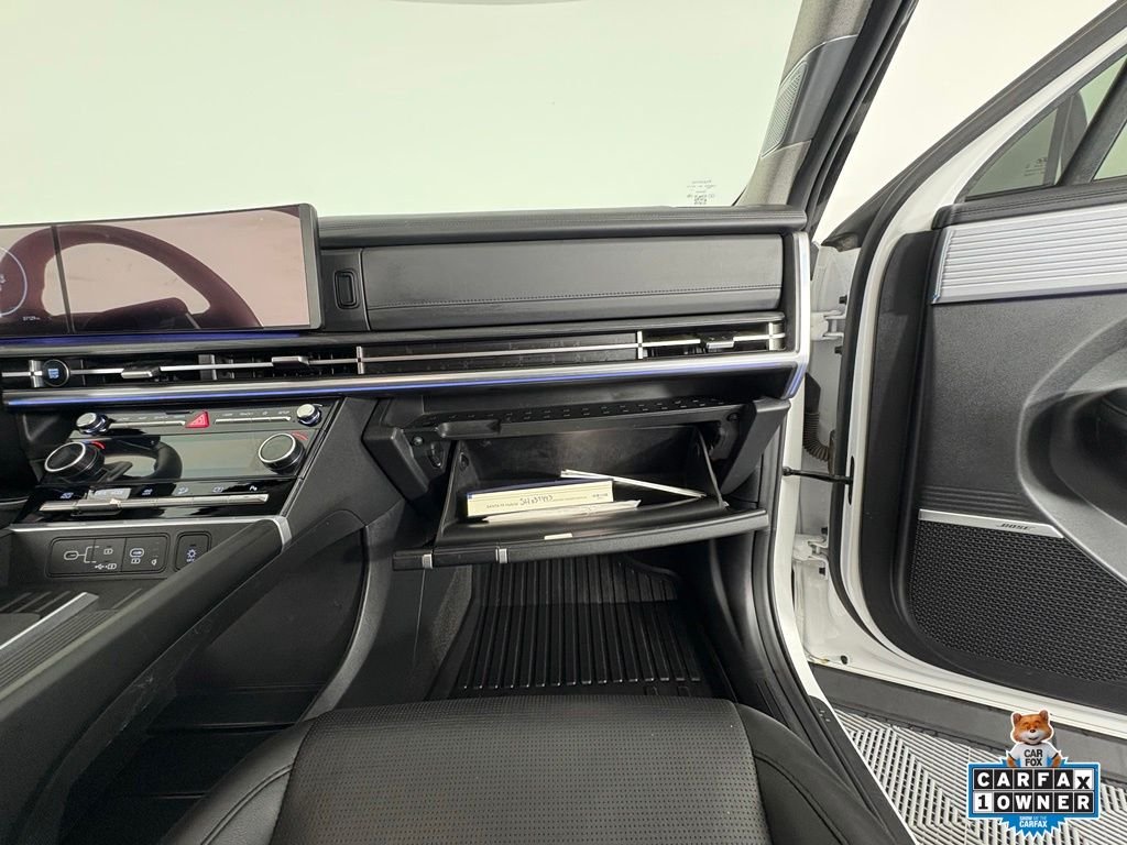 Used 2025 White Hyundai Limited image 25