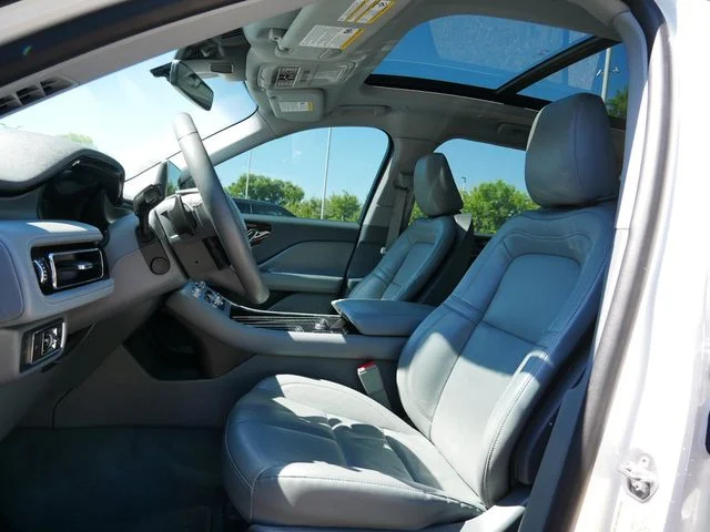 Used 2021 White Lincoln Reserve image 16