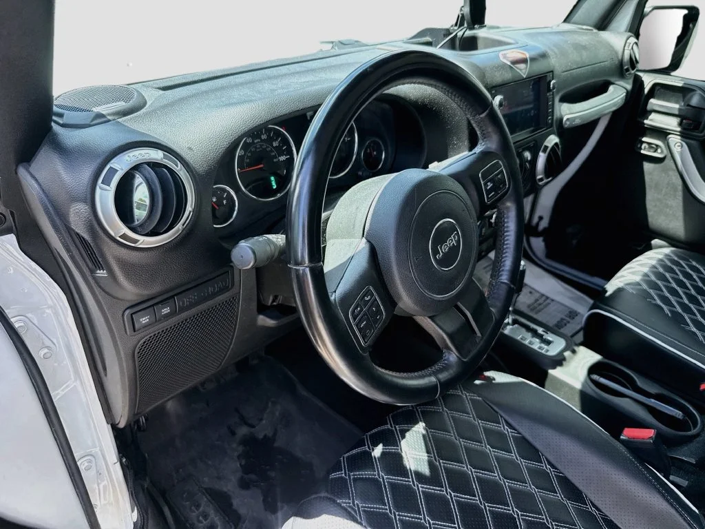 Used 2016 White Jeep Unlimited Rubicon image 10