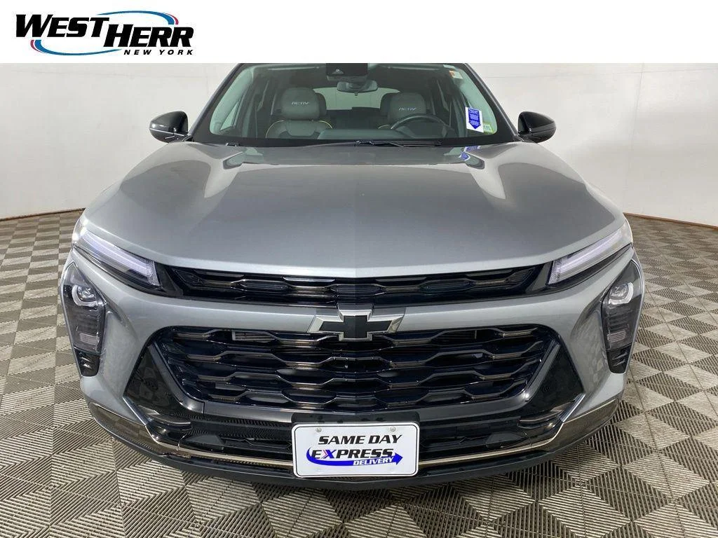 Used 2025 Sterling Gray Metallic Chevrolet FWD ACTIV image 21