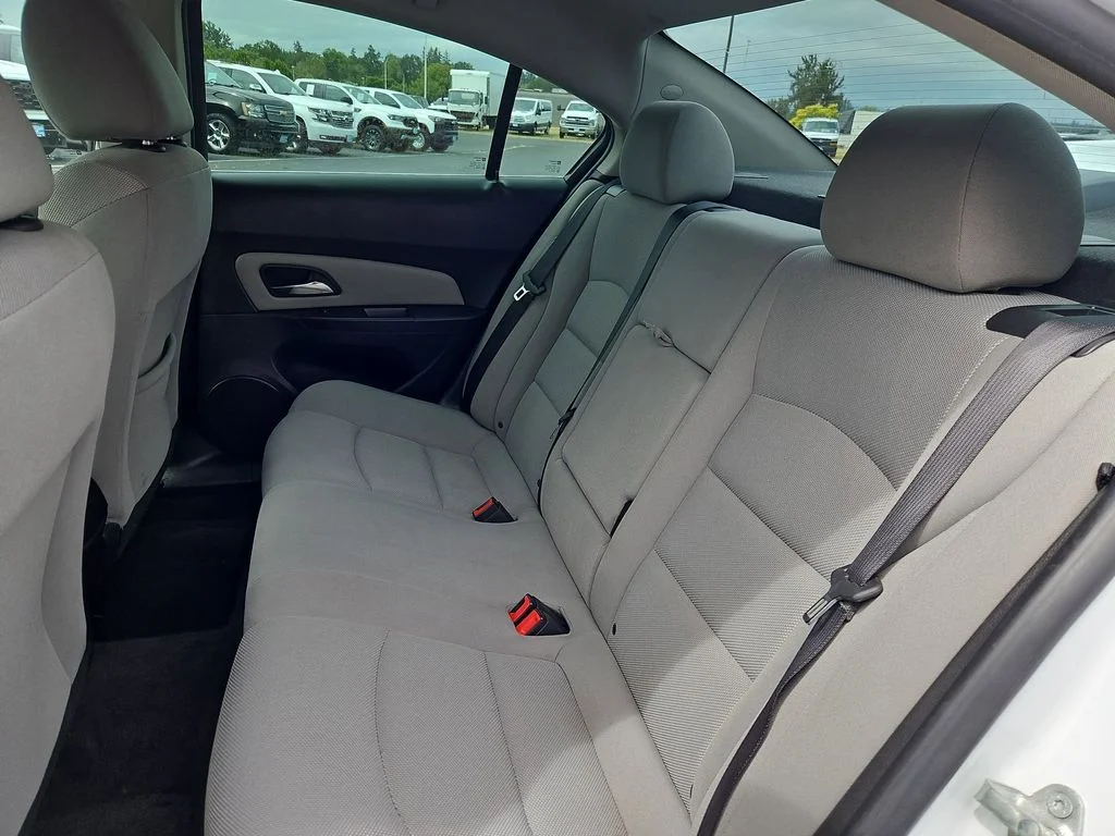 Used 2015 Summit White Chevrolet 1LT image 23