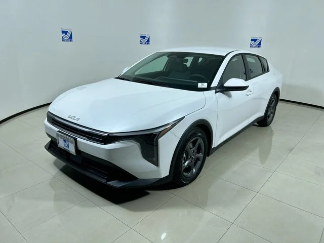 New 2026 SNOW WHITE PEARL Kia LXS image 9