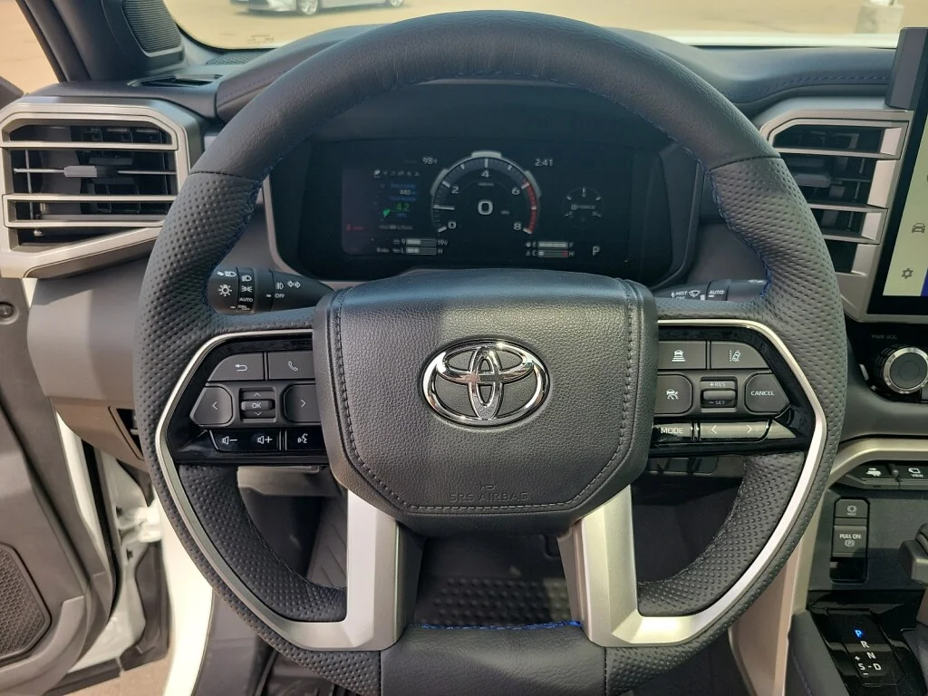 New 2026 Wind Chill Pear Toyota Platinum image 8