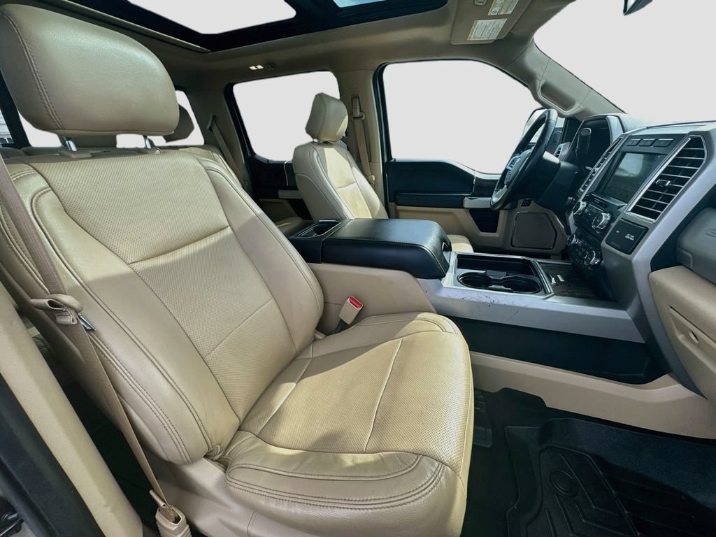 Used 2017  Ford Lariat image 31