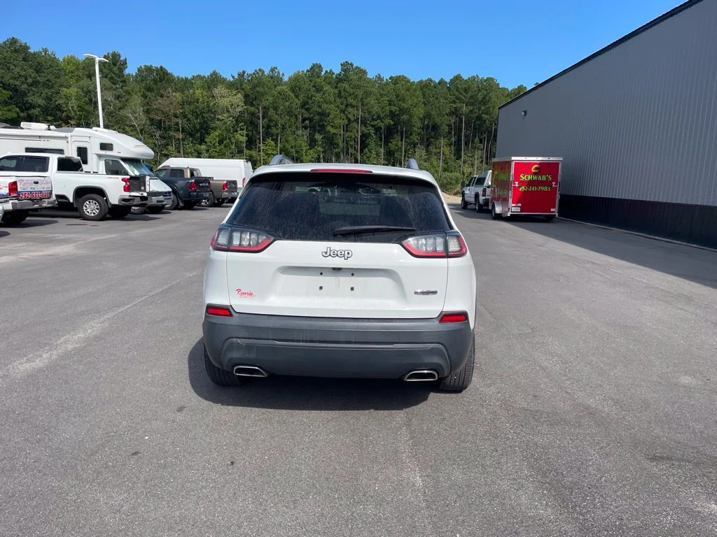 Used 2019 White Jeep Latitude image 4