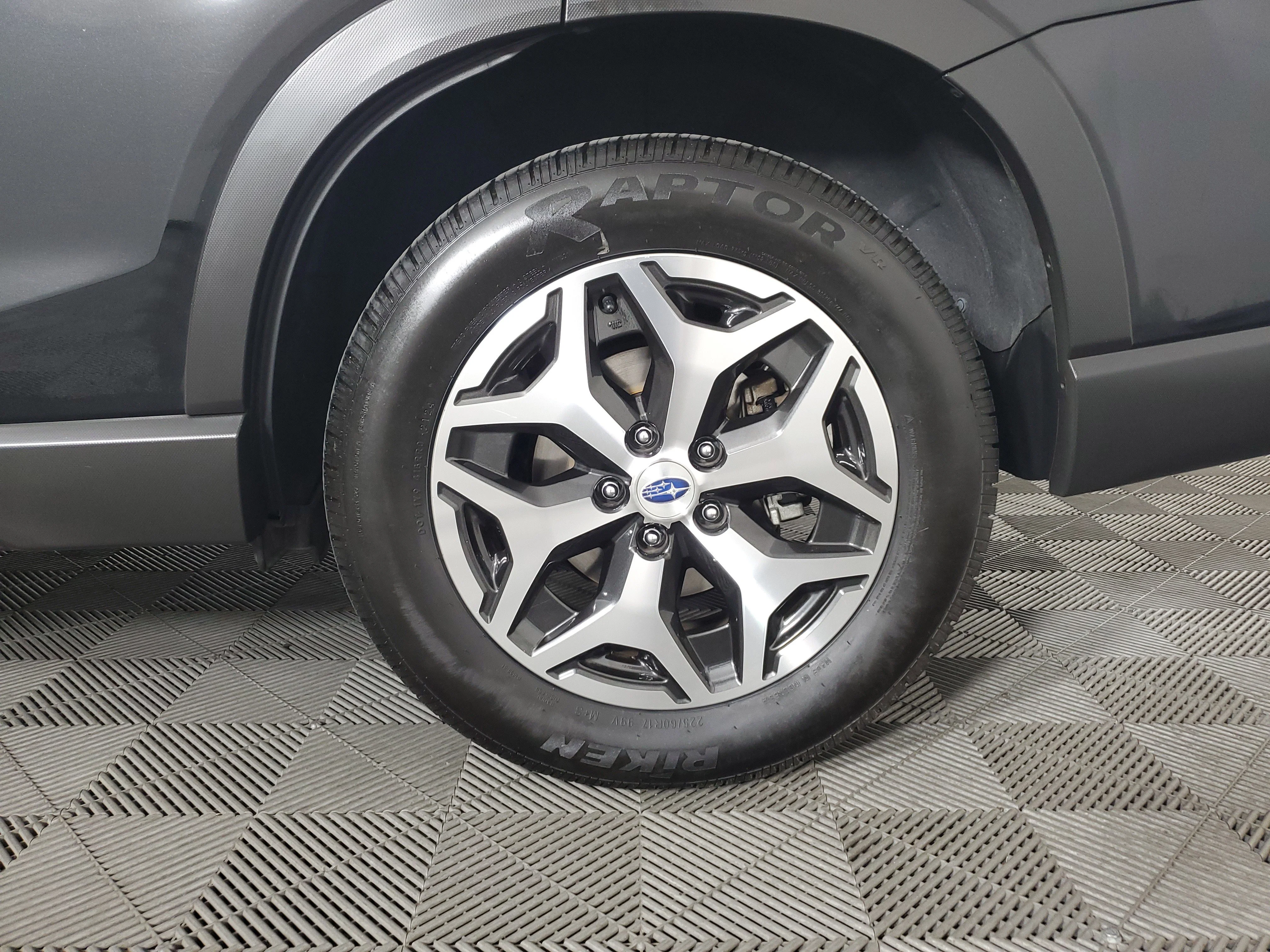 Used 2022 Crystal Black Silica Subaru Premium image 30