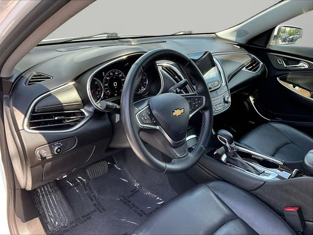 Used 2023 White Chevrolet LT image 18