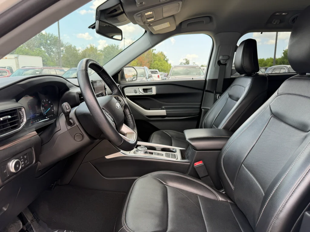 Used 2022 Star White Metallic Tri-Coat Ford Limited image 10