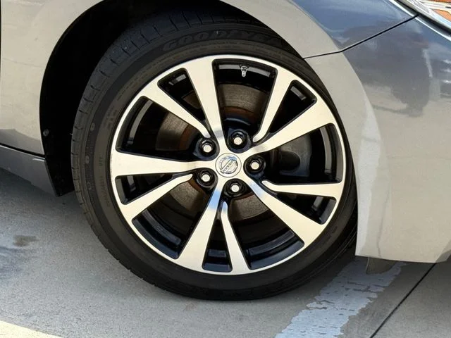 Used 2016 Nissan Maxima SL with VIN 1N4AA6AP4GC379664 for sale in Leander, TX