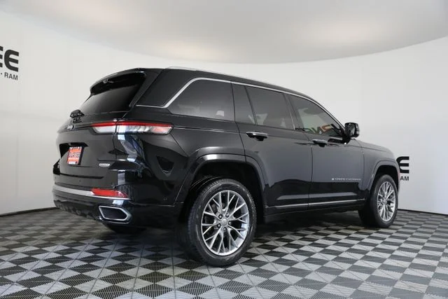 Used 2023 Black Jeep Summit image 26